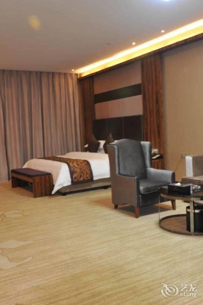Ehrenburg Hotel ฝอซาน ภายนอก รูปภาพ