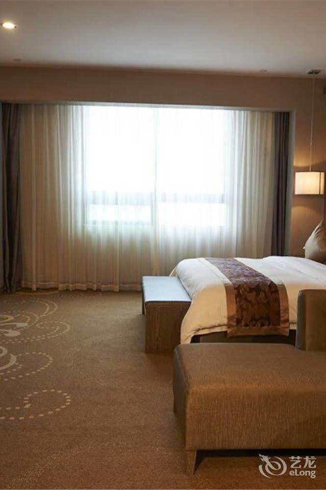 Ehrenburg Hotel ฝอซาน ภายนอก รูปภาพ