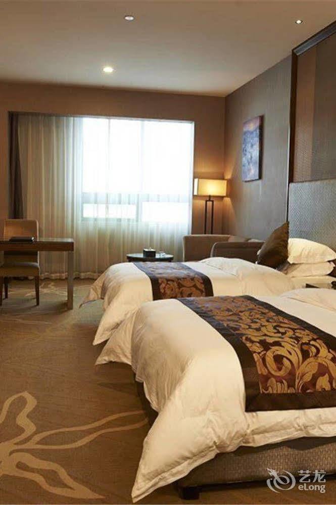 Ehrenburg Hotel ฝอซาน ภายนอก รูปภาพ