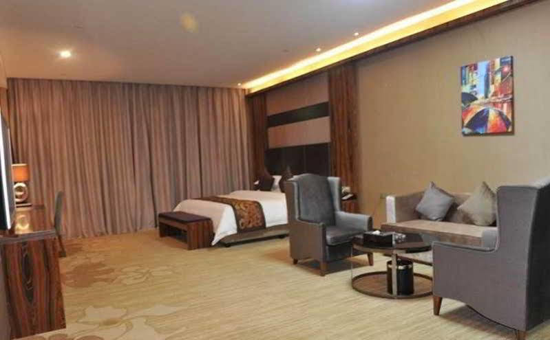 Ehrenburg Hotel ฝอซาน ภายนอก รูปภาพ